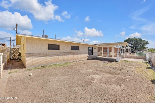 Photo - 252 Trinity Pl