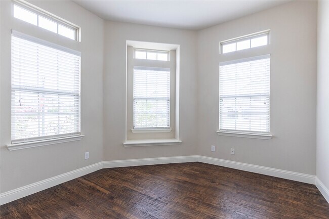 Photo - 3312 Blue Jay Ln