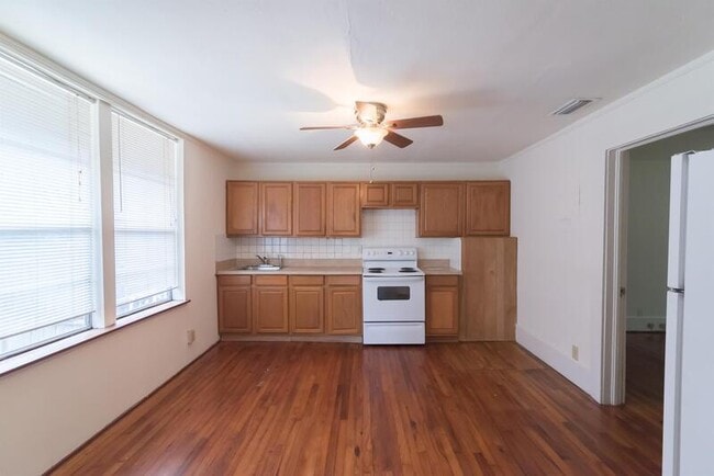 Photo - 2020 Hollywood Dr