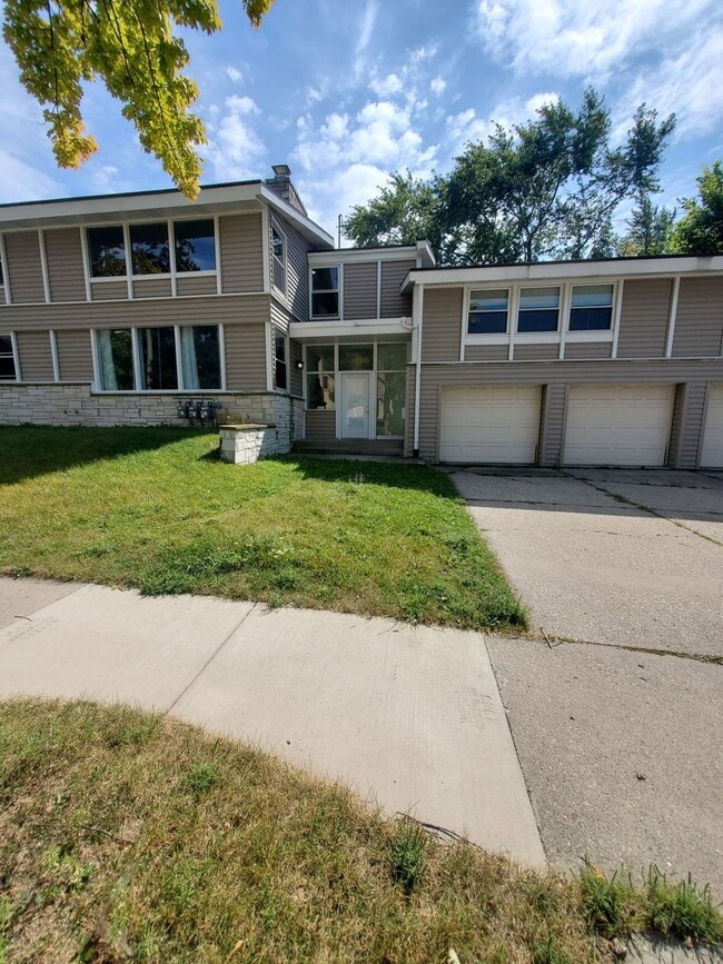 Building Photo - 7611 W Arthur Ave Rental