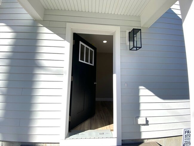 Building Photo - 152 W Main St Unit A Rental