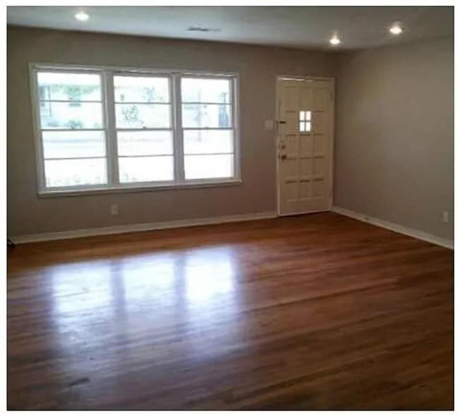 Photo - 5216 Woodrow Ave