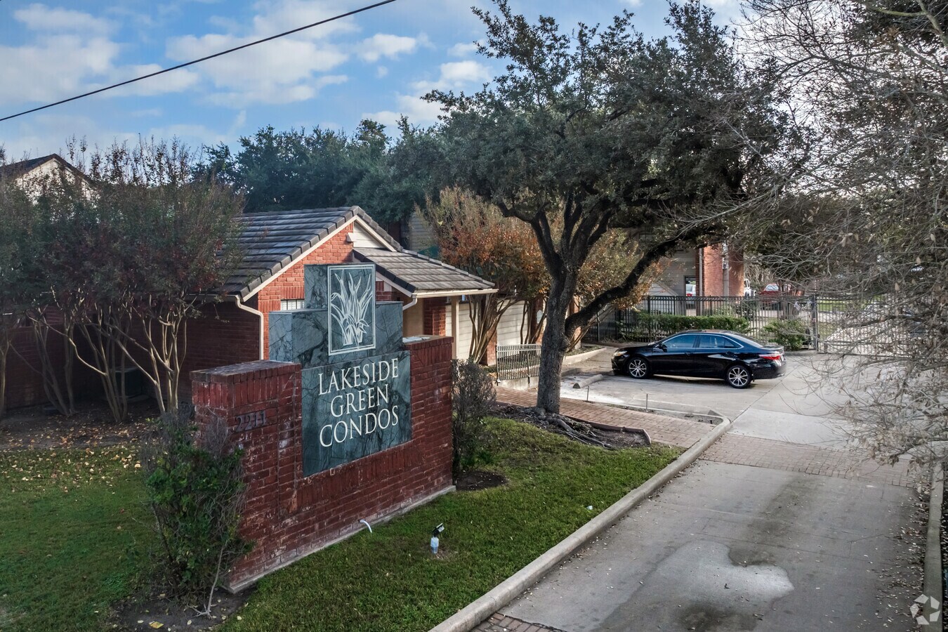 Entrance to the Property - Lakeside Green Condominiums