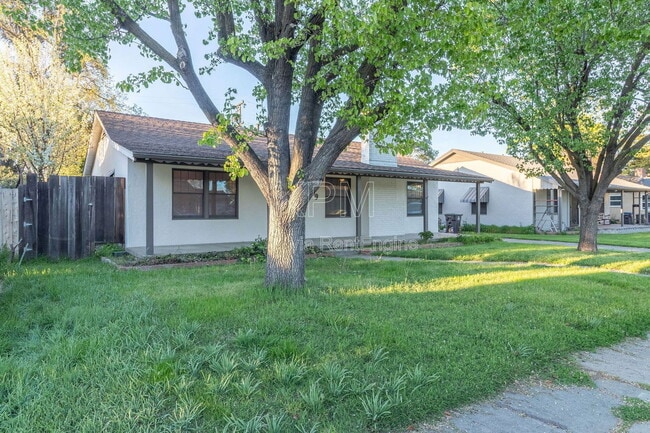 Photo - 1749 Christina Ave