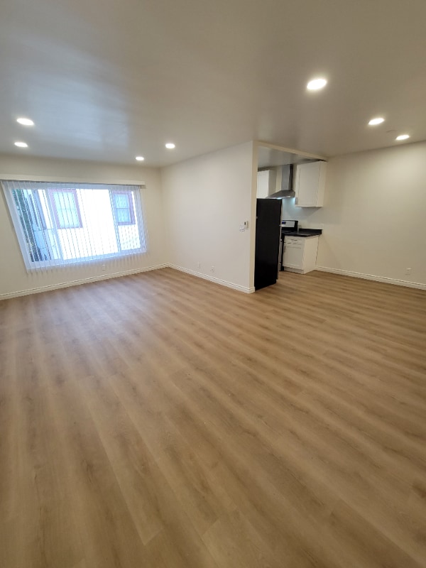 Building Photo - 3636 Mentone Ave Unit 7