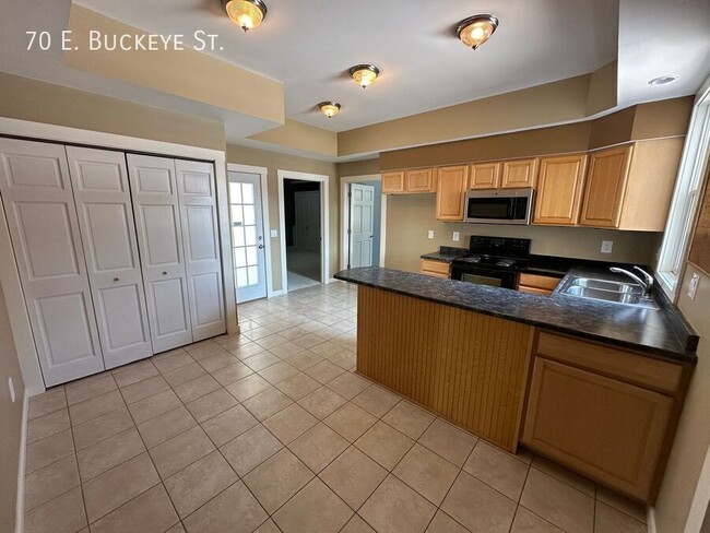 Photo - 70 E Buckeye St