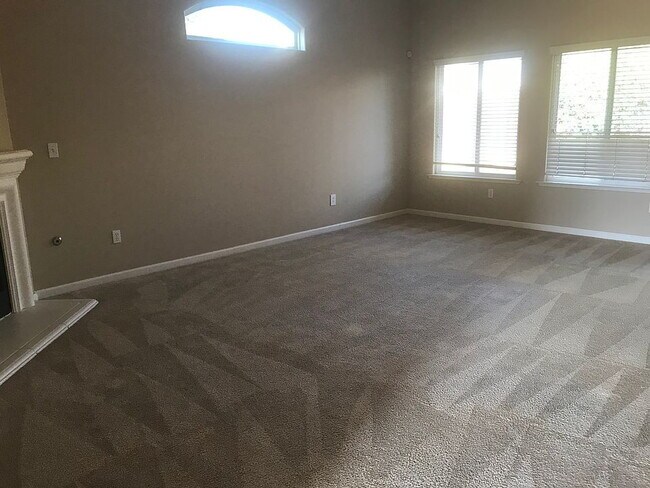 Photo - 4 Bed Sanger Home!!