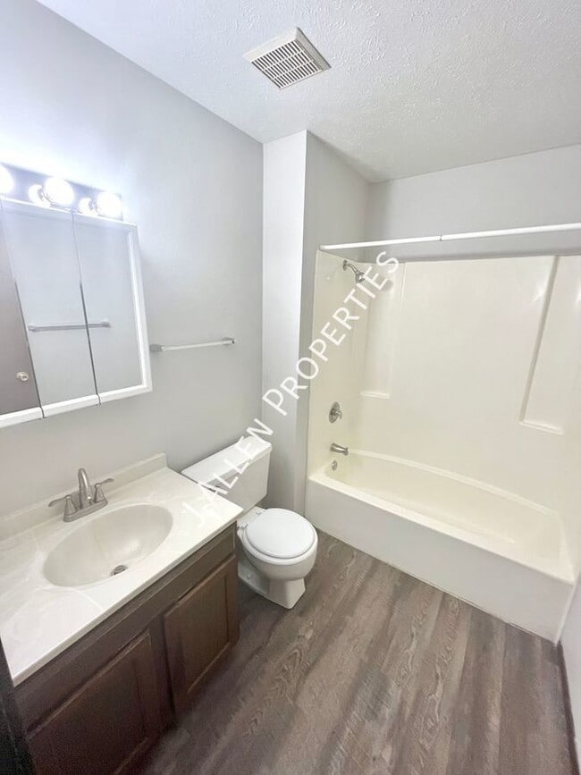 Photo - 607 W Michigan Ave Unit 11