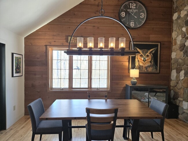 Photo - S43W30464 Stone Gate Ln