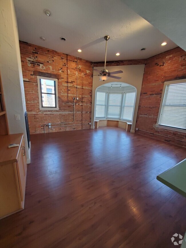 Building Photo - Awesome Downtown Moline Apartment Close to...