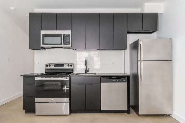 Building Photo - 3003 W Glenwood Ave Unit 30