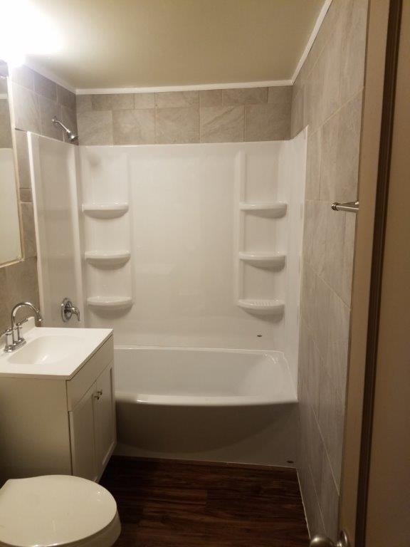 Photo - 922 Gellatly St