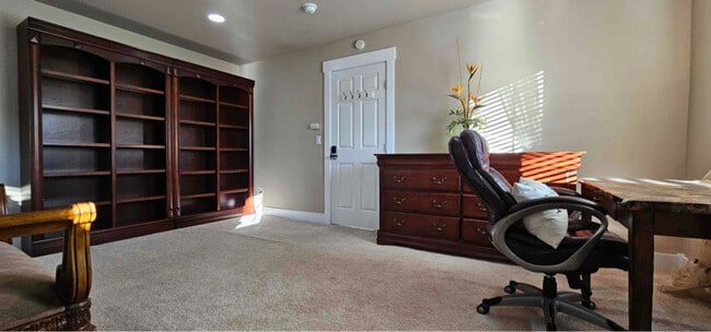 Photo - 9003 105 Ave SW