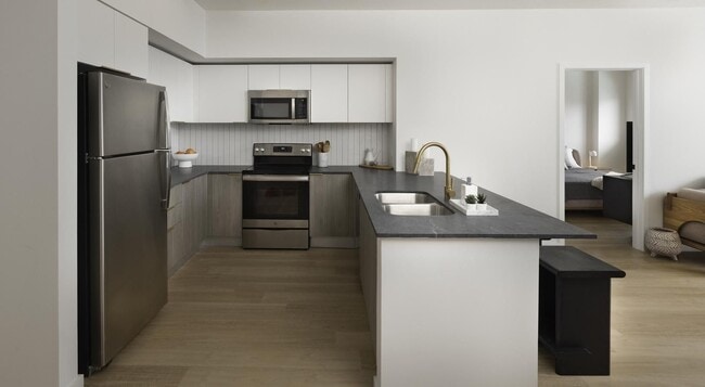 Building Photo - 11422 NE 13th Ave Unit B1 Rental