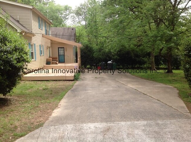 Photo - 7622 Helmdale Ave