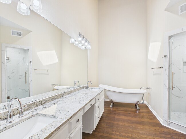 Photo - Regency Apartments