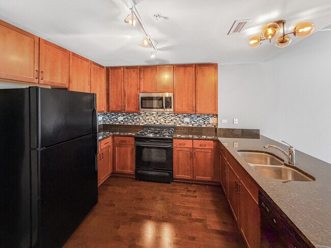 Photo - 845 N Kingsbury St