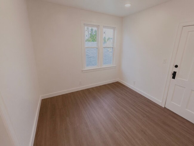 Photo - 404 S Van Buren St Unit Apt 3