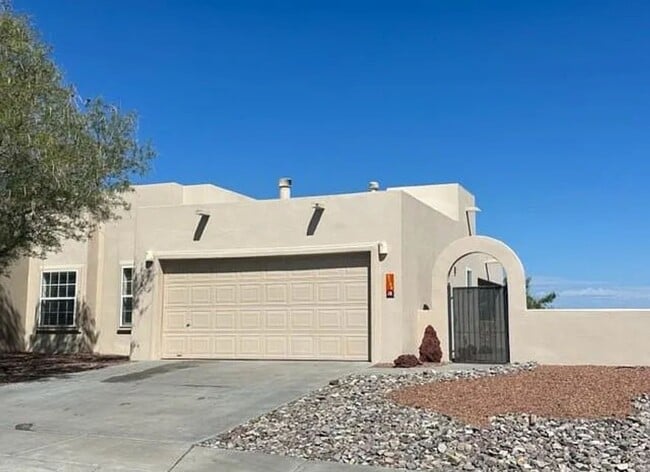 Building Photo - Adorable Towhhome Located off Foothills