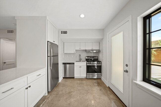 Photo - 520 Lovett Blvd Unit 1D