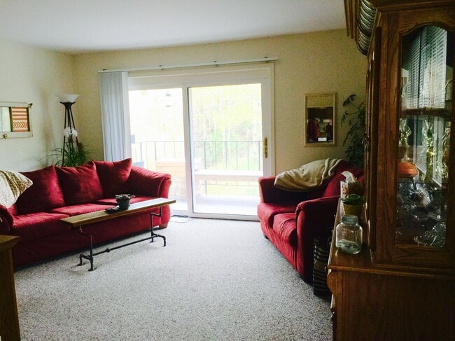 Living room - 1331 W 3rd St Unit 103