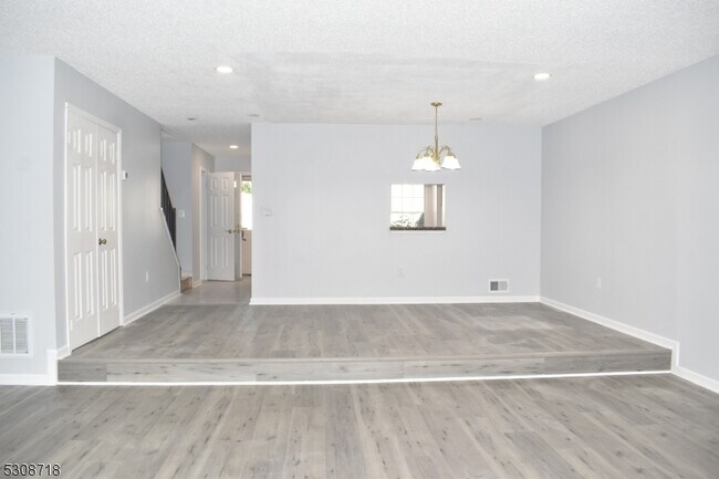 Photo - 7 Kirby Ln