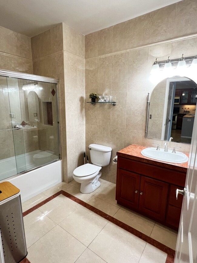 Building Photo - Beautiful 1 Bed/1 Bath Fully Furnished Lig... Unit 329 Rental