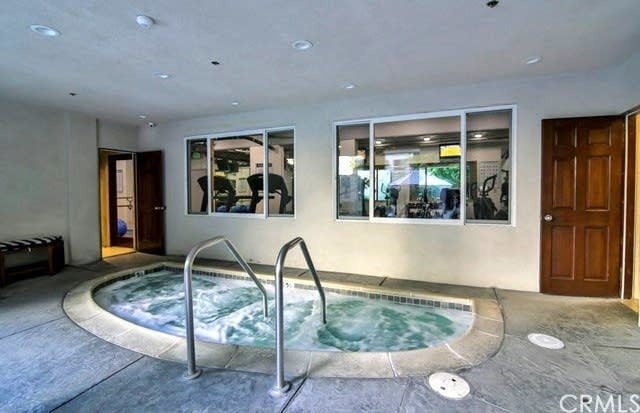 Hot Tub - 1440 Veteran Ave Unit 103