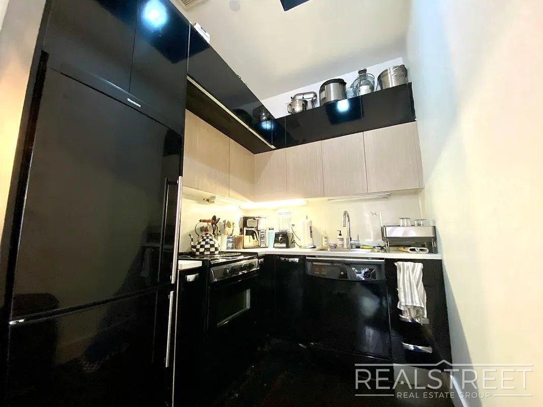 Photo - BEAUTIFUL 1 BEDROOM AMAZING LOCATION, Near the L. Unit 3A