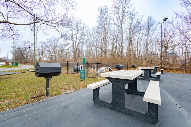 Photo - Lake Marina Apartments