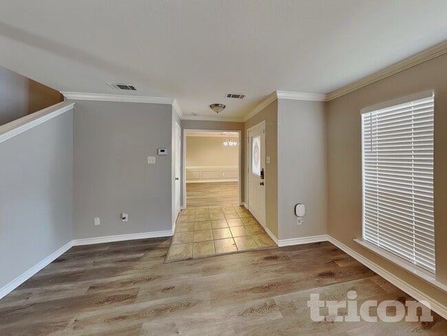 Photo - 2124 Glenn Ln