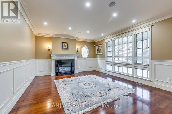 Photo - 376 Lakeshore Rd W