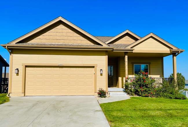 Building Photo - Spacious 3BR Home in Papillion!