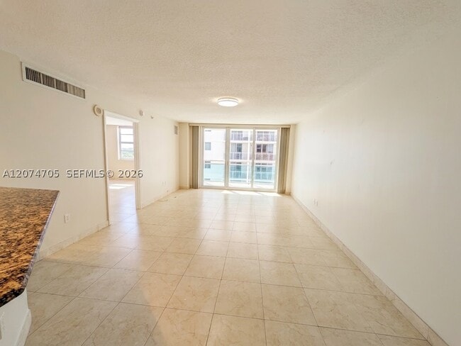 Building Photo - 6917 Collins Ave Unit 712