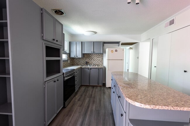 Photo - 10 Windsor Dr