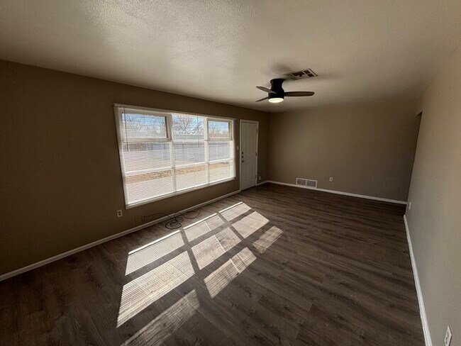 Photo - 3 bed 2 bath home with 1 car garage