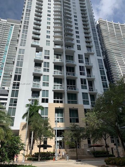 Photo - 1050 Brickell Ave Unidad 3220 Rental