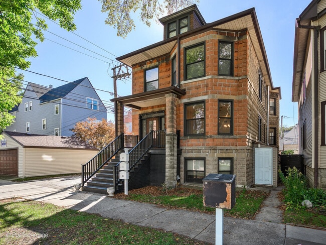 Building Photo - 2415 W Warner Ave Unit 1