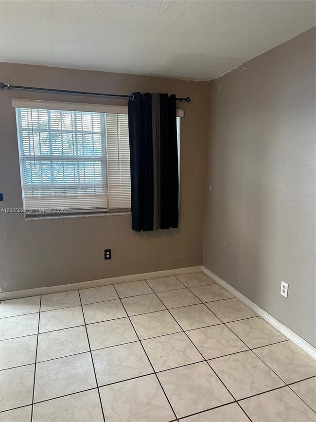 Photo - 7024 NW 6th Ave Unidad 1