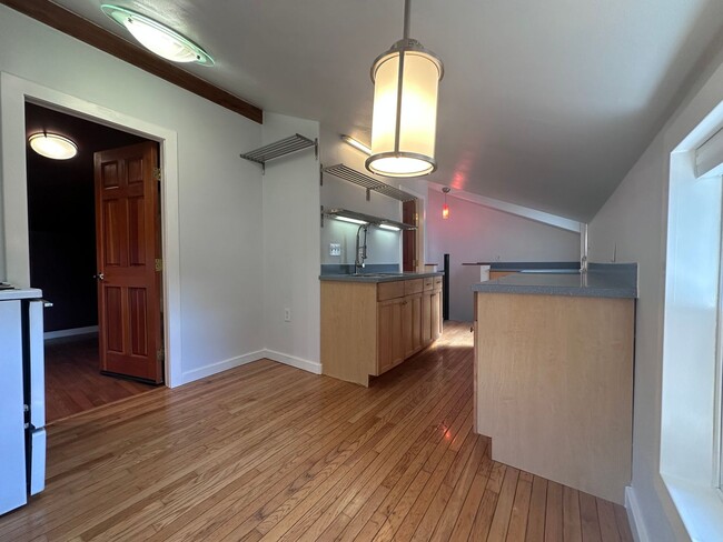 4238 2nd Ave Unit C