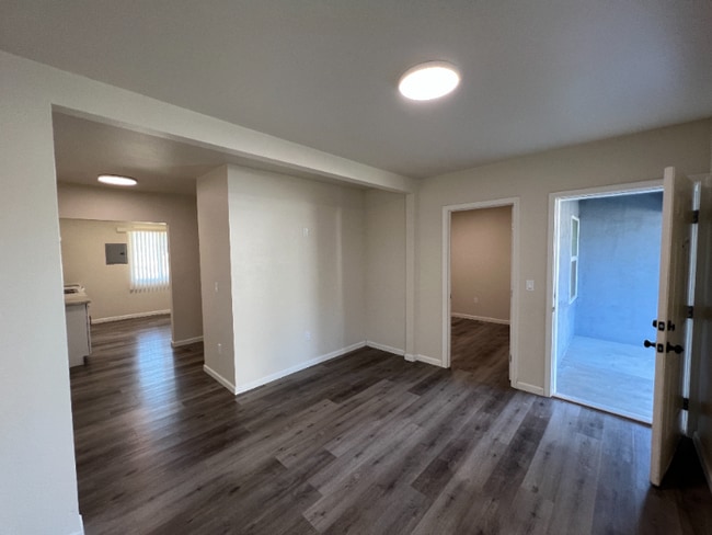 Photo - 938 N Van Ness Ave