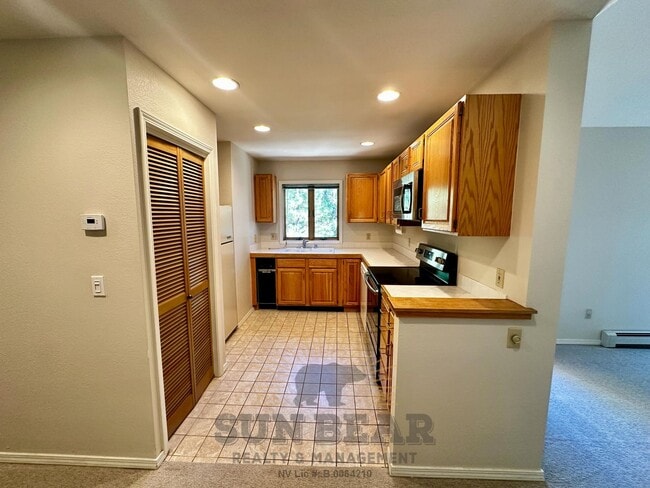 Photo - 2 Bedroom Condo with garage in McCloud! Wa... Unidad 19