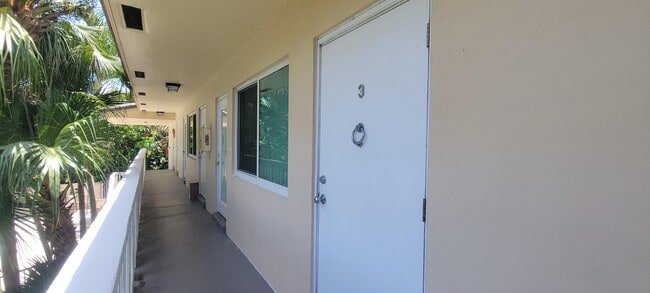 Photo - 2110 NE 39th St Unidad 3B