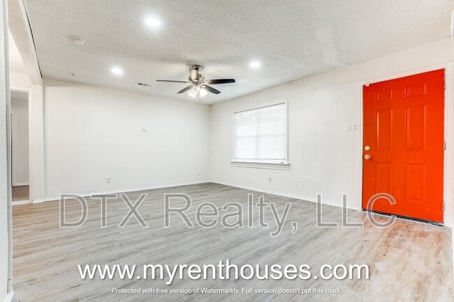 Photo - 5869 Bluffman Dr