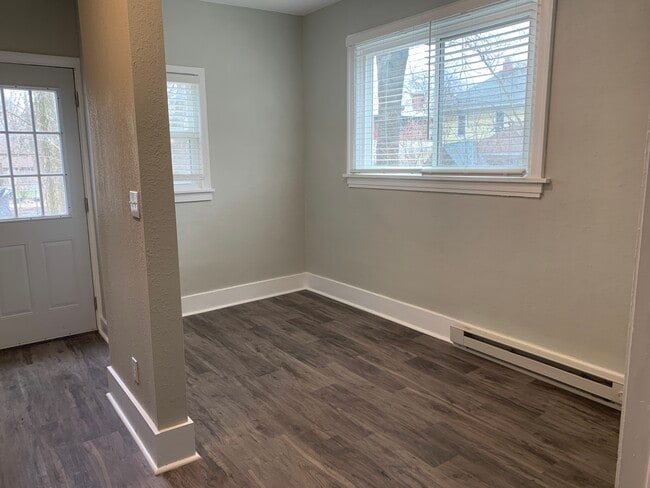 Photo - 107 W Oregon St Unit 1