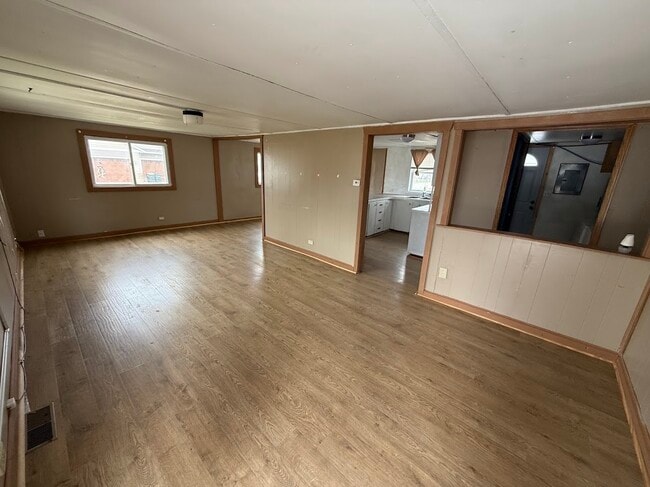 Photo - 477 Maple St