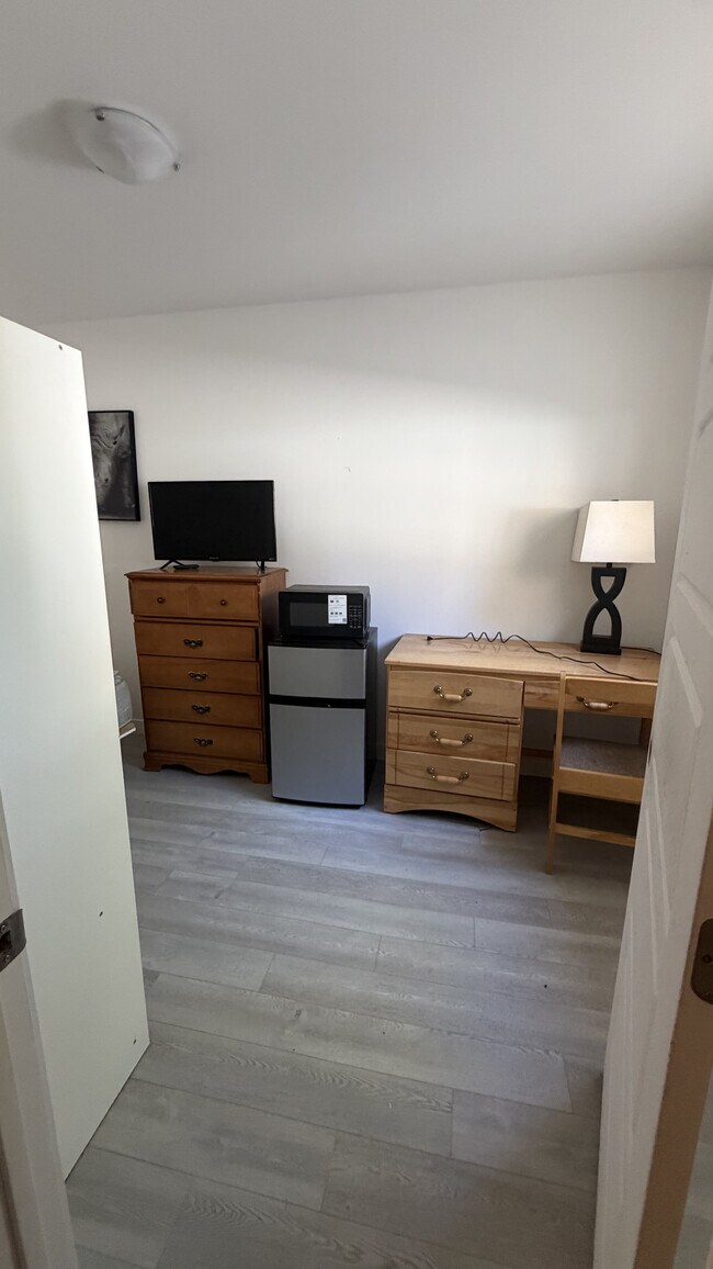 Photo - Spacious 4 Bedrooms apartment for rent Unit A