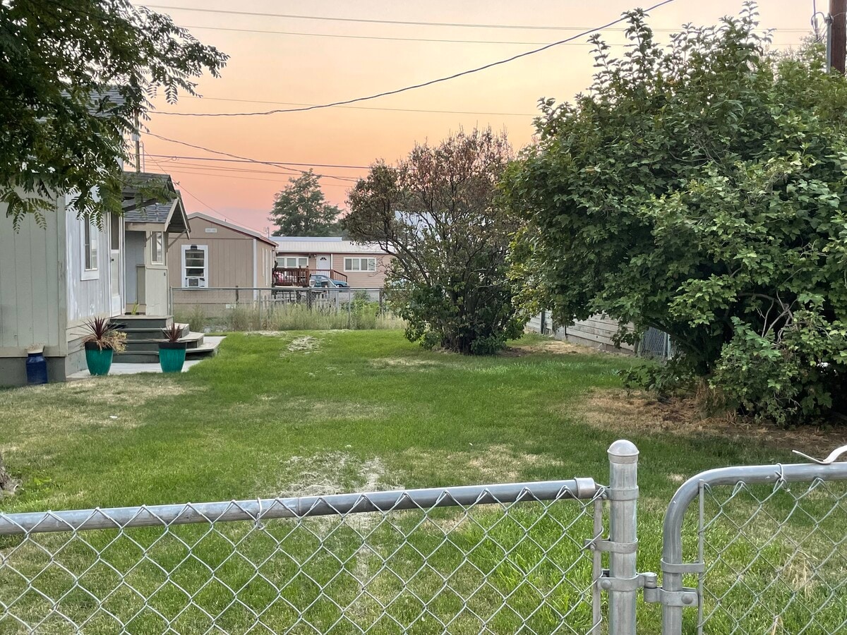 Photo - 3504 NE Riverside Ave