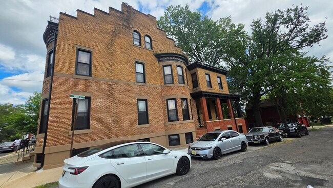 178 Brunswick Ave