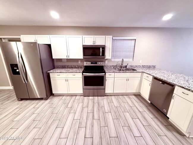 Building Photo - 937 N Wedgewood Dr Rental